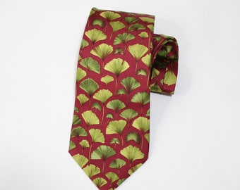 Gucci Dress Tie. Vintage. Red Green Floral Pattern Tie. Silk Tie. Luxury Tie