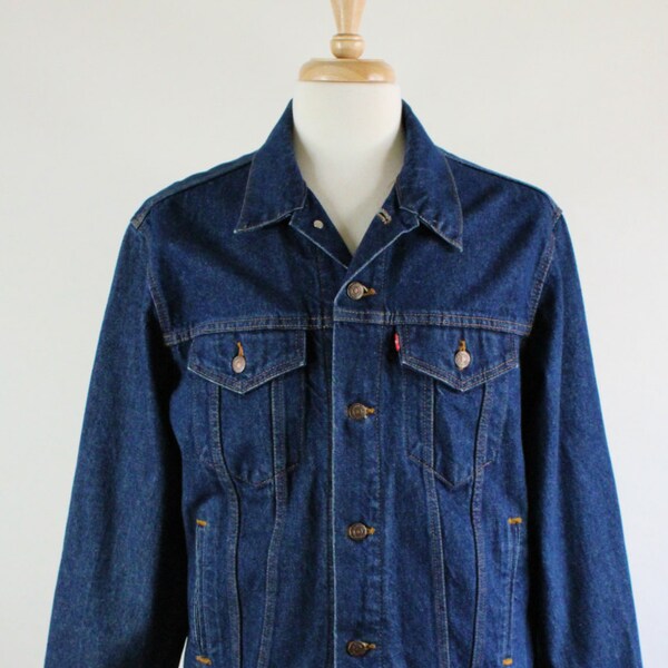 Levi's Denim Trucker Jacket.  Blue Denim Jacket. Red Tab Levi's . 71506 0216. Vintage . Mens Large / GOGOVINTAGE