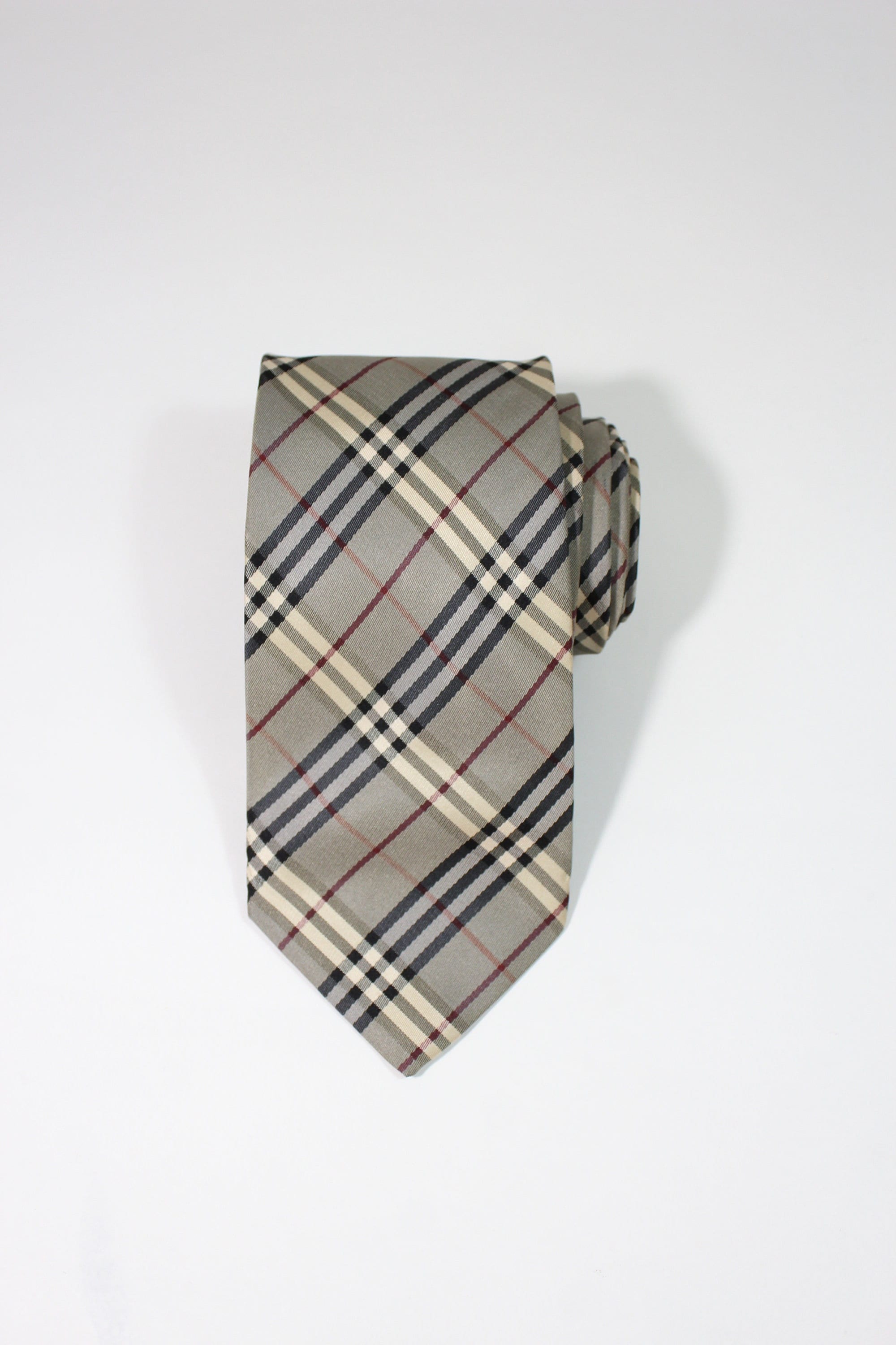 Arriba 54+ imagen how to tell if a burberry tie is real Abzlocal.mx