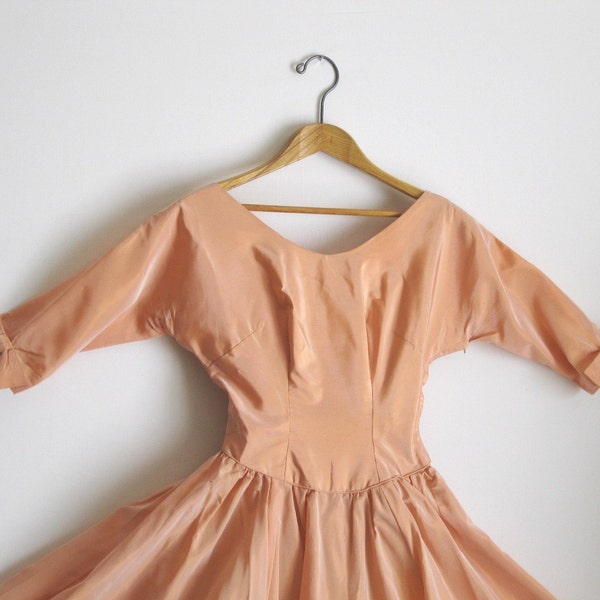 STOREWIDE SALE- 1950s Dress. 50s Dress. Cocktail Dress .Peach. Mad Men. Party Dress. Garden Party Dress. 1950s Formal Dress. Size Small