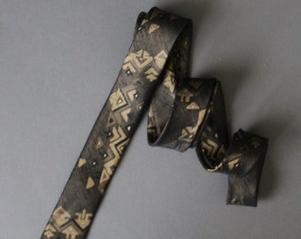 80s Skinny Tie. New Wave Tie. Gold and Black Aztec Print Tie. 80s Dance Tie. Dress Tie. Gogovintage. Free Shipping