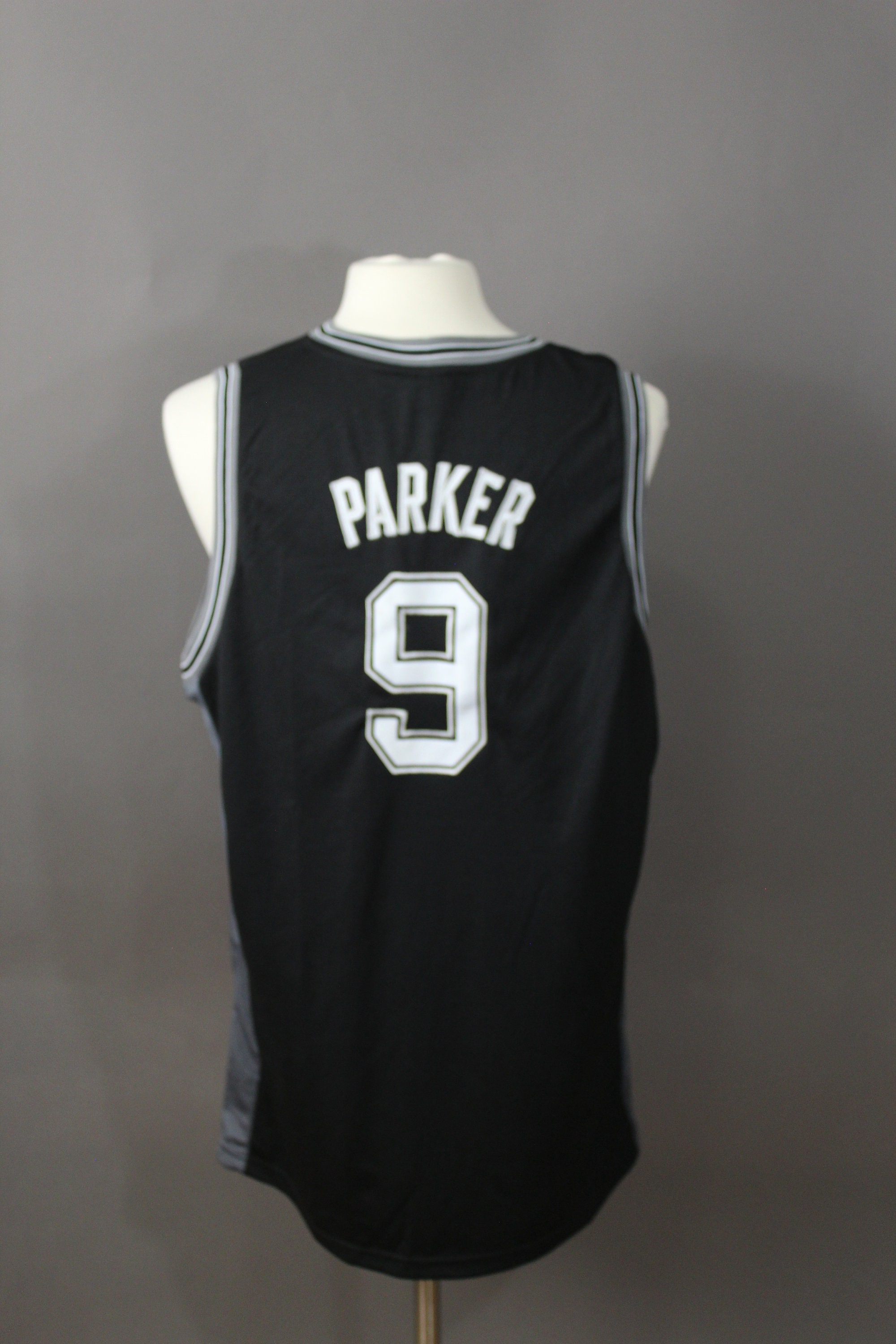 بأن كيك Tony Parker #9 Spurs Swingman Jersey. Vintage. Black White Stitched Jersey.  NBA Jersey. Size 2XL. Gogovintage. Free Shipping بأن كيك