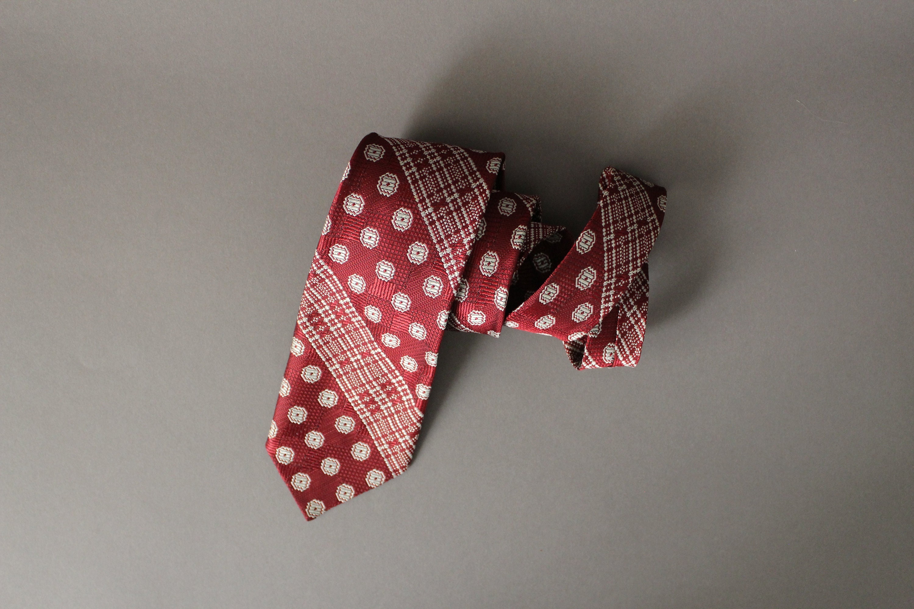40s 50s Atomic Red White Stripe Pattern Tie. Vintage. Costume Tie 