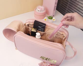 Neceser rosa de piel suave personalizado, neceser de maquillaje de piel personalizado para dama de honor, regalo para dama de honor, neceser de aseo, neceser de maquillaje con detalles dorados, regalo para ella.