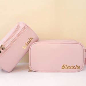 Personalised Makeup Bag with Name,Custom Leather Toiletry Bag for Bridesmaid Squad,Makeup Organizer,Bridesmaid Gifts,Monogram Makeup Bag