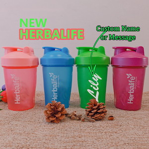 Botella mezcladora de proteínas Herbalife con nombre personalizado y bola de acero / 500 ml. Sin BPA, a prueba de fugas y sin grumos. Perfecta para gimnasio, batidos y preparación de comidas.