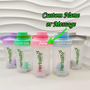 Botella mezcladora Herbalife con cierre en espiral, hermética, con nombre personalizado y bola mezcladora - Vaso portátil de 500 ml, diseño compacto para gimnasio, trabajo y viajes