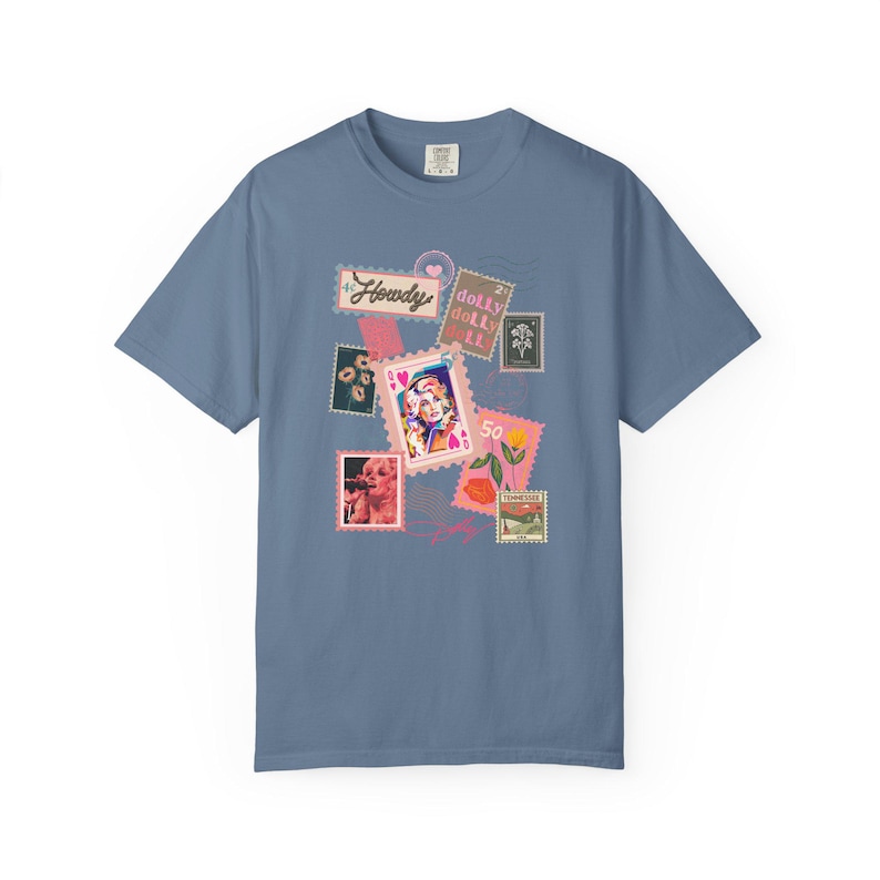 Briefmarken Hemd Dolly Parton Shirt auf Komfortfarben Herzkönigin Bild 6