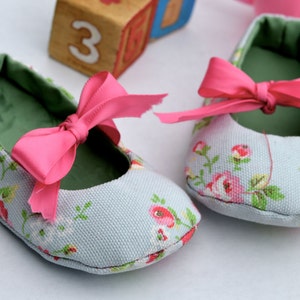 Baby and Toddler Reversible Mary Jane's Baby Shoes PDF PATTERN with 3 strap options/ 5 different sizes image 3