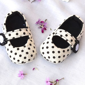 Baby and Toddler Reversible Mary Jane's Baby Shoes PDF PATTERN with 3 strap options/ 5 different sizes image 2