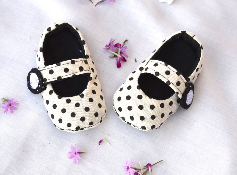 Baby and Toddler Reversible Mary Jane's Baby Shoes PDF PATTERN with 3 strap options/ 5 different sizes image 2