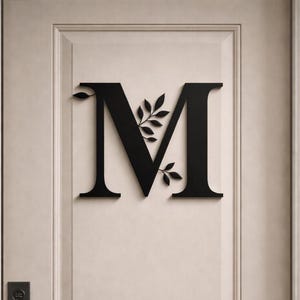 Letrero de puerta con monograma personalizado, inicial de madera con diseño floral, decoración de pared personalizada para la entrada.