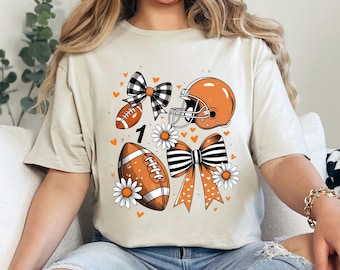 Camiseta de fútbol con lazo, camiseta de fútbol Coquette, camiseta de fútbol para mujer, camiseta de temporada de fútbol, camiseta de mamá de fútbol, camiseta para el día del partido 364002