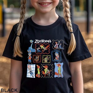 K&ouml;nnte beinhalten: Ein schwarzes Kurzarm-T-Shirt mit einem Grafikdruck verschiedener Zootopia-Figuren in bunten Rahmen. Das Design enth&auml;lt den Schriftzug Zootopia oben sowie Illustrationen von Judy Hopps, Nick Wilde und weiteren Filmfiguren.