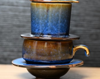 Ręcznie robiony glazurowany niebieski ceramiczny zestaw do kawy: wietnamski filtr Phin i kubek | Naczynia do parzenia kawy metodą slow drip, prezent kawowy do wystroju domu
