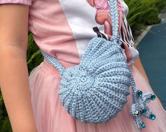 Crochet Seashell Bag: Blue Polyester, Starfish Charm, Rhinestone Detail