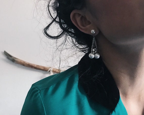 Vintage rhinestone and pearl hanging earrings, sc… - image 3