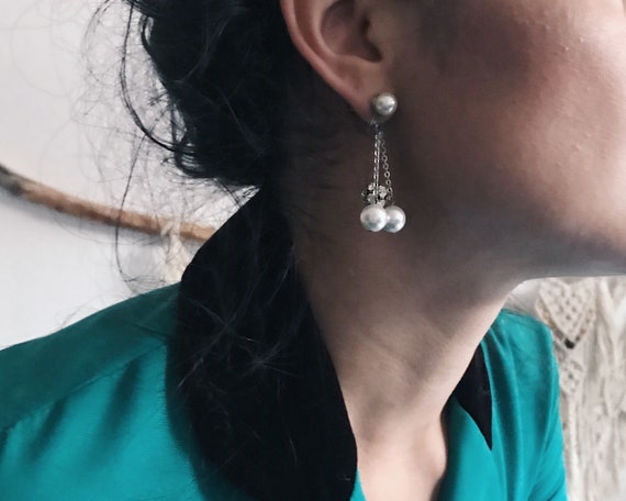 Vintage rhinestone and pearl hanging earrings, sc… - image 1