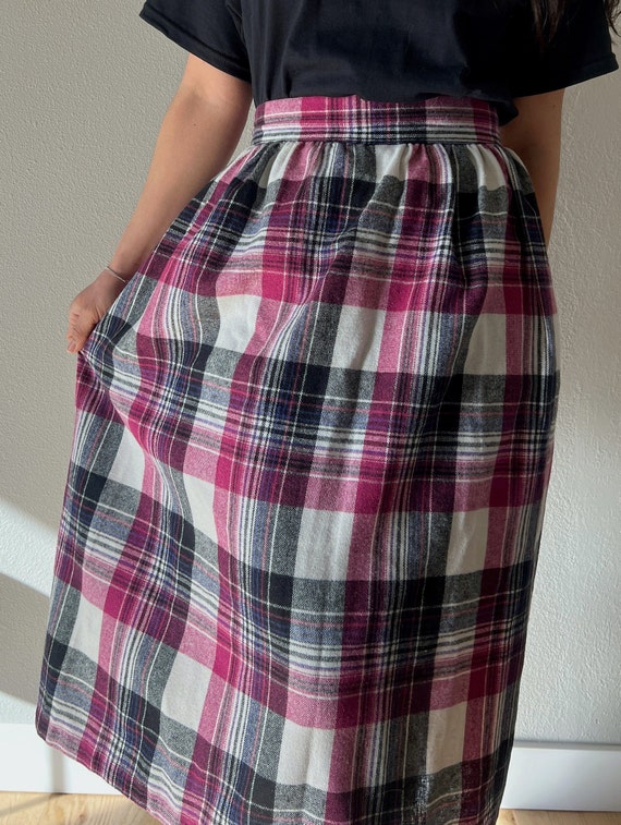 Vintage 70s 80s wool plaid skirt, pink black whit… - image 7