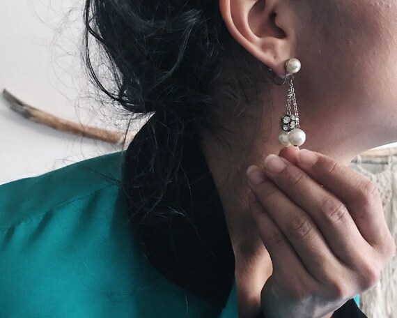 Vintage rhinestone and pearl hanging earrings, sc… - image 4