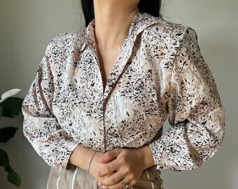 vintage 1980s blouse, swirly geo print pink beige white black, long sleeve slinky satiny shine size 10