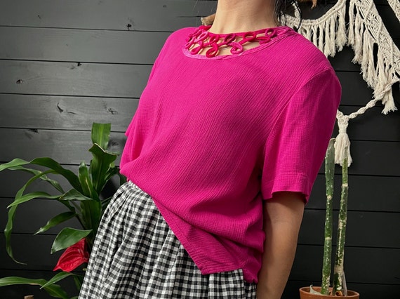 Vintage hot pink embroidered neck short sleeve ma… - image 3