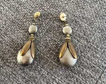 Vintage gold silver flower romantic moody victorian earrings, pierced statement floral earring, dainty lightweight