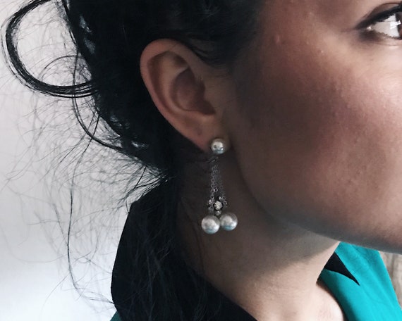 Vintage rhinestone and pearl hanging earrings, sc… - image 7
