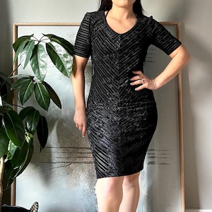 Esprit De Corp V-Neck Black sheer velvet burnout Sweater Dress Size Medium, fit and flare, slip included, cute everyday market dress