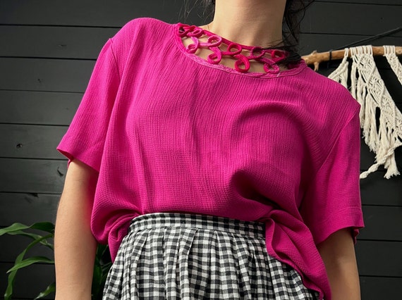 Vintage hot pink embroidered neck short sleeve ma… - image 6