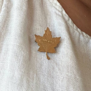 Vintage Kanada Ahornblatt kleine zierliche Anhängernadel, gold, kleine Anstecknadel, retro, maximal, minimal, boho