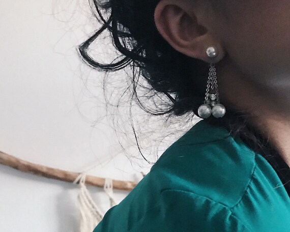 Vintage rhinestone and pearl hanging earrings, sc… - image 6