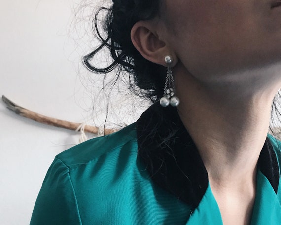 Vintage rhinestone and pearl hanging earrings, sc… - image 2