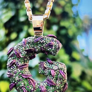 Colgante con letra de diamante americano redondo de 4,67 quilates, estilo hip hop, dije de diamante americano personalizado, regalo de Halloween