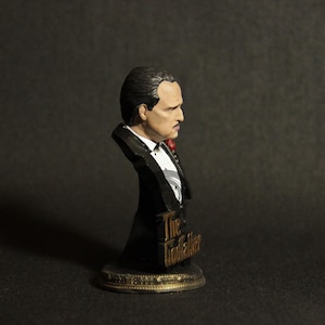 Handmade Godfather Bust – 9cm Vito Corleone Resin Statue – Movie Collectible – Hand Painted Mini – Mafia Cinema Fan Gift