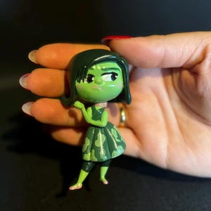 Handmade Disgust Figure – 7cm Inside Out Resin Statue – Pixar Collectible – Limited Edition Hand Painted Figurine for Animation Fans