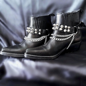 Correa para botas de cuero vegano con tachuelas: accesorio de arnés de cadena de metal pesado