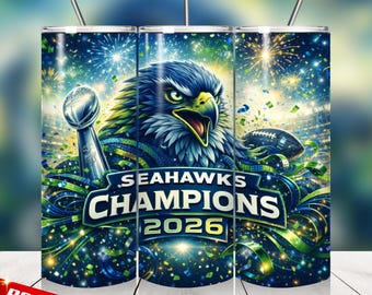 Pode incluir: Um copo de aço inoxidável com um design para os Seattle Seahawks. O design inclui uma águia, uma bola de futebol e as palavras "Seahawks Champions 2026". O copo tem uma palhinha e uma faixa "Best Seller".