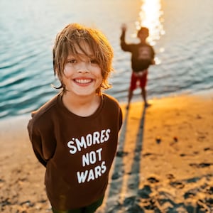 S&#39;mores Not Wars Kids Pullover: Cozy Campfire Sweatshirt
