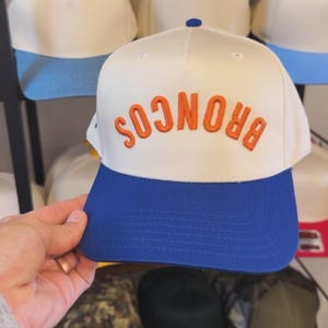 Boné bordado dos Broncos, ajustável, com 5 painéis.