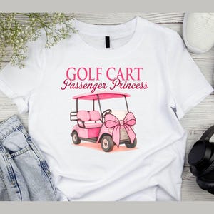 Golf Vibes Coquette Girl PNG | Pasażerka wózka golfowego Princess | Uroczy gracz w golfa Sublimacja dla dziewczynek
