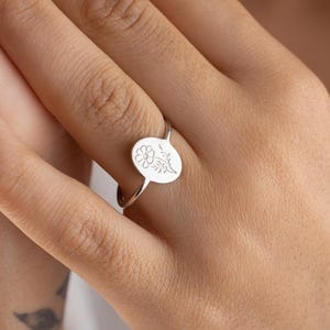 Personalized Birthflower Ring, Engraved Birth Flower Ring, Dainty Flower Ring, Gold Floral Ring, Bridesmaid Gift, Gift For Mom, Gift For Her