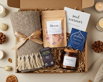 Blanket Hygge Gift Box – Soft Cotton Throw, Soy Candle, Chocolate, Tea & Bath Salts