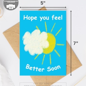 Könnte beinhalten: Eine Genesungskarte mit blauem Hintergrund, gelber Sonne und weißer Wolke. Die Karte, 12,7 cm x 17,8 cm groß, trägt den Text "Hope you feel Better Soon". Sie liegt in einem braunen Umschlag.