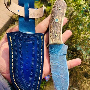Custom Hand Made Damascus Antler Deer Horn Skinner Knife Damascus Steel Hunting knife