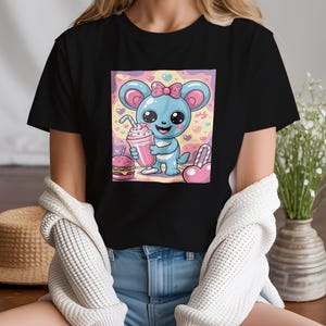 Uroczy T-shirt z nadrukiem Stitch Eating Ice Cream, zabawna i słodka koszulka graficzna, idealny prezent dla miłośników kreskówek i kawaii