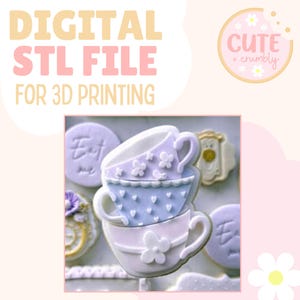 以下が含まれることがあります： 3Dプリント用のデジタルSTLファイル。画像には、薄紫、青、白の3つのティーカップが重ねられており、花とハートで飾られています。「DIGITAL STL FILE FOR 3D PRINTING」というテキストが上部にあります。