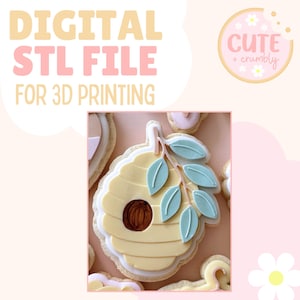 Könnte beinhalten: Eine digitale STL-Datei zum 3D-Druck eines Ausstechers in Form eines Bienenstocks mit Blättern. Der Ausstecher ist gelb mit einem braunen Loch in der Mitte und grünen Blättern an einem Zweig.