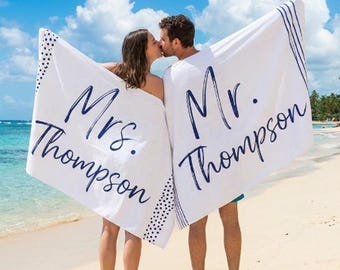 Toalla de playa personalizada para el Sr. y la Sra., regalo de boda con apellido personalizado, toallas de playa náuticas para parejas, regalo de luna de miel para recién casados.