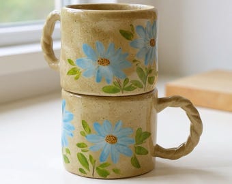 Taza de cerámica con flores hecha a mano y asa retorcida, taza de café vintage, taza de té rústica, taza de cerámica floral pintada a mano, regalo de Navidad.